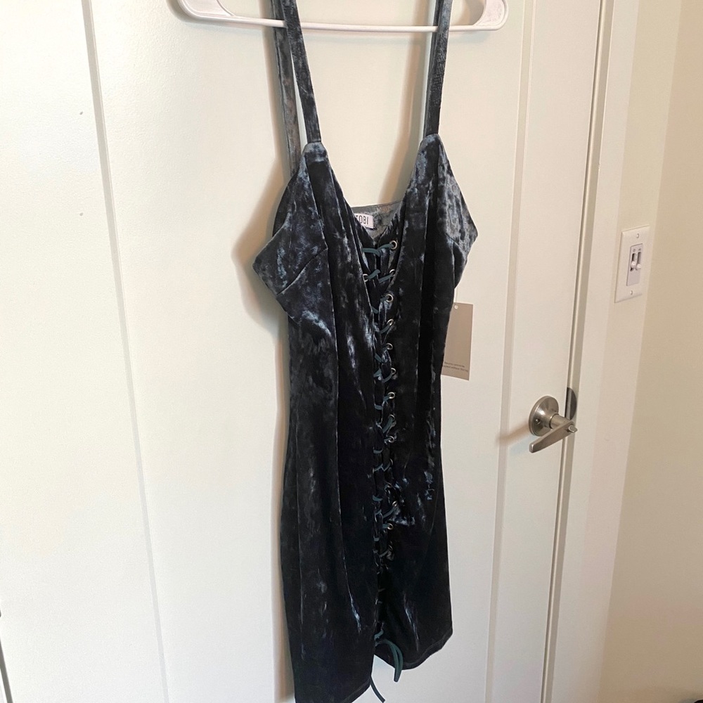 Velvet lace up dress - Tobi